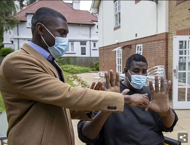 Dünyanın en uzun ikinci adamı hastalıklarla mücadele ediyor